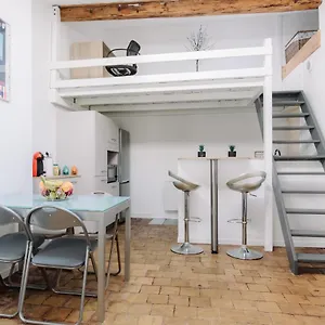 Bnbgônes - Le Saint Vincent- Hypercentre Wifi Netflix Appartement