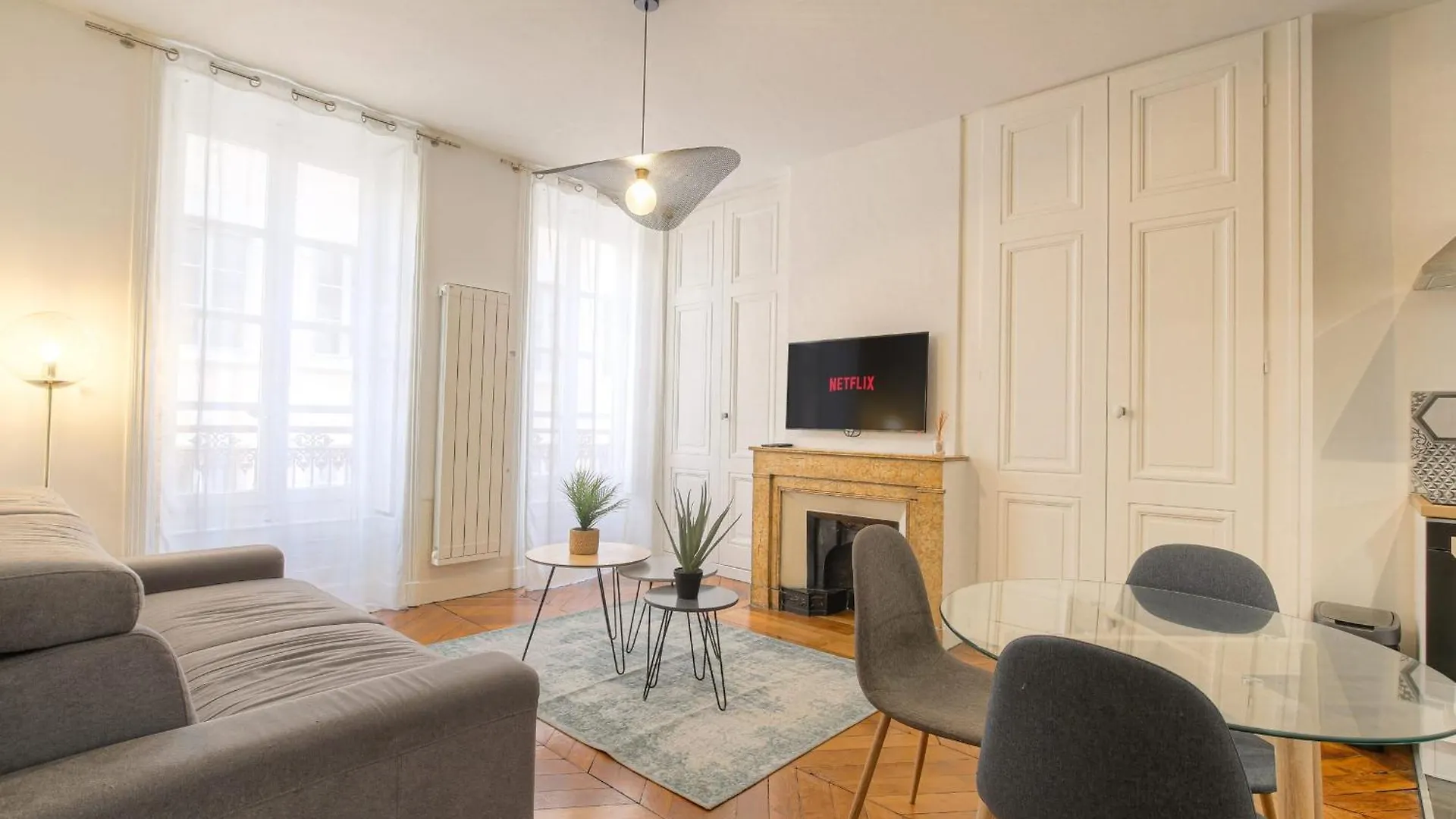 Apartment Caractere Et Charmant En Hypercentre Lyon